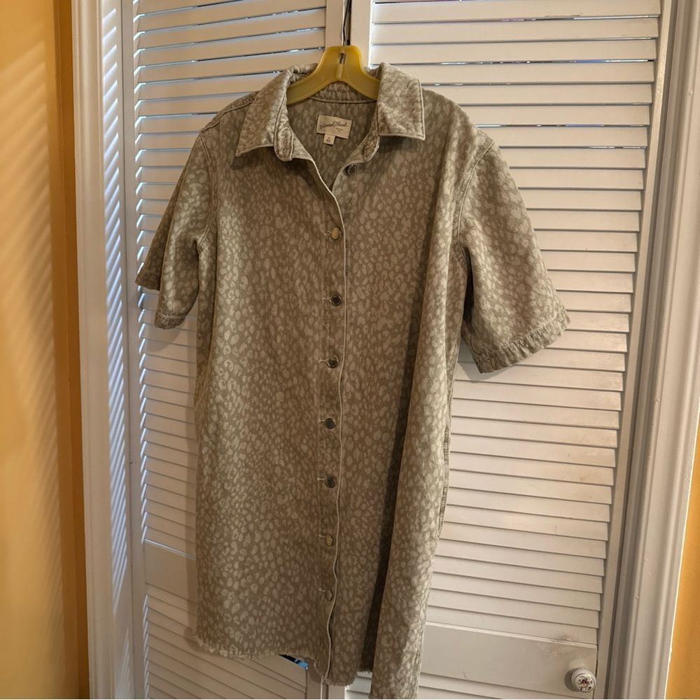 Universal Thread Women’s button down dress size M